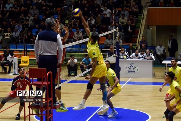 دیدار تیم های والیبال شهرداری تبریز و کاله آمل