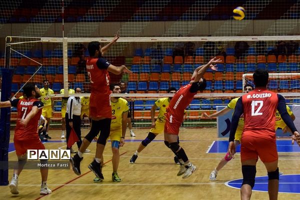 دیدار تیم های والیبال شهرداری تبریز و کاله آمل