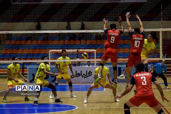 دیدار تیم های والیبال شهرداری تبریز و کاله آمل