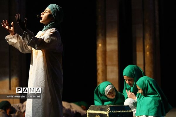 اجرای نمایش «خورشید از حلب طلوع می کند» در دمشق