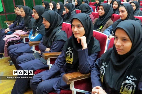 گرامیداشت اربعین حسینی در دبیرستان دخترانه فرزانگان دوره اول ناحیه 2 یزد
