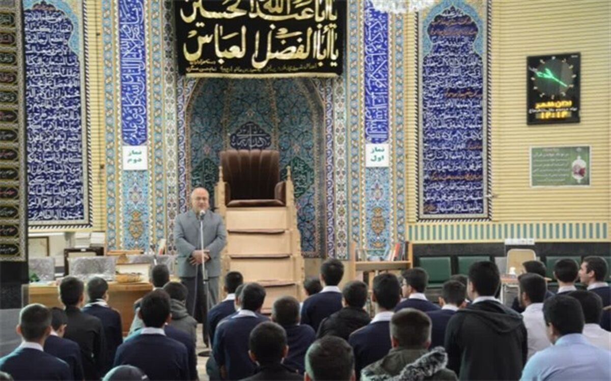 دانش آموزان با آگاهی از پیام های عاشورا و اربعین در جهت ترویج و تبلیغ گام بردارند