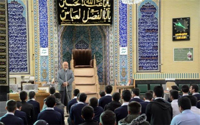 دانش آموزان با آگاهی از پیام های عاشورا و اربعین در جهت ترویج و تبلیغ گام بردارند