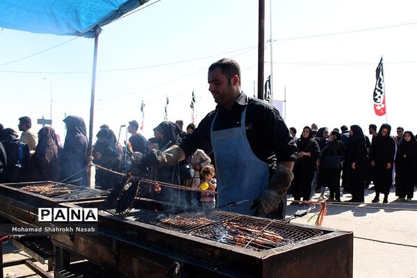 خدمات رسانی به زائرین اربعین در مرز شلمچه