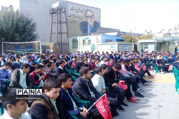 اولین یادواره شهدا دردبیرستان دکتر حسابی اسلامشهر