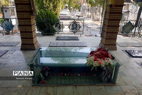 ادای احترام وزیر آموزش و پرورش به مقام شهید محمد حسین فهمیده