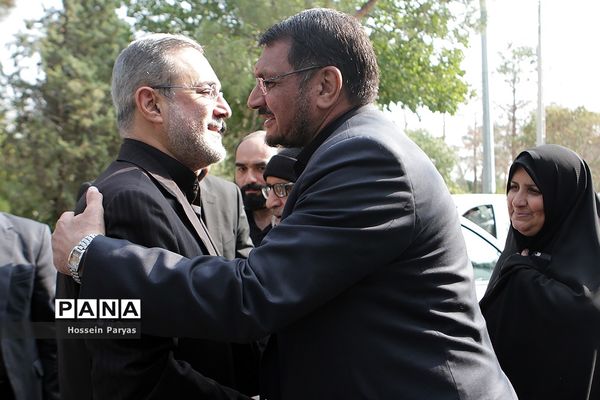 ادای احترام وزیر آموزش و پرورش به مقام شهید محمد حسین فهمیده