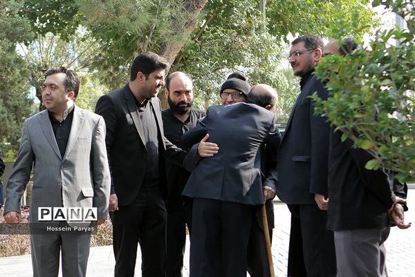 ادای احترام وزیر آموزش و پرورش به مقام شهید محمد حسین فهمیده