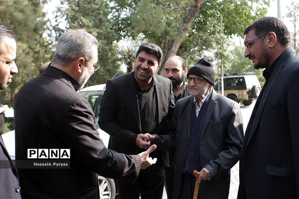 ادای احترام وزیر آموزش و پرورش به مقام شهید محمد حسین فهمیده