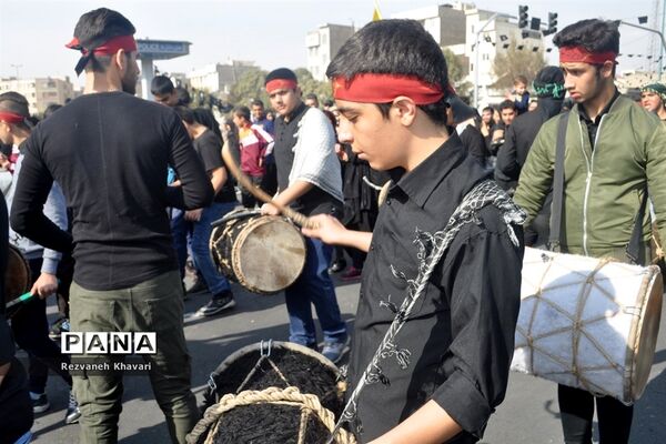 شورحسینی در راهپیمایی  جاماندگان اربعین حسینی