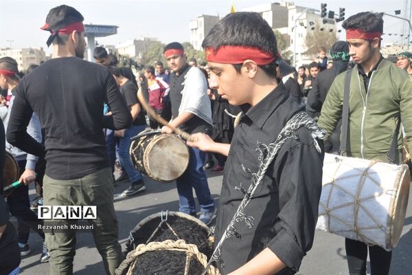 شورحسینی در راهپیمایی  جاماندگان اربعین حسینی
