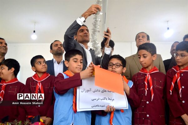 افتتاح نمایشگاه خلاقیت دبستان شهید ماهینی بوشهر