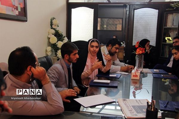 حضور نمایندگان مجلس دانش‌آموزی آذربایجان غربی در دفتر روزنامه همشهری