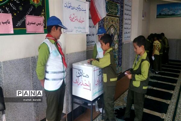 برگزاری انتخابات شورای دانش‌آموزی درشهرستان فردوس