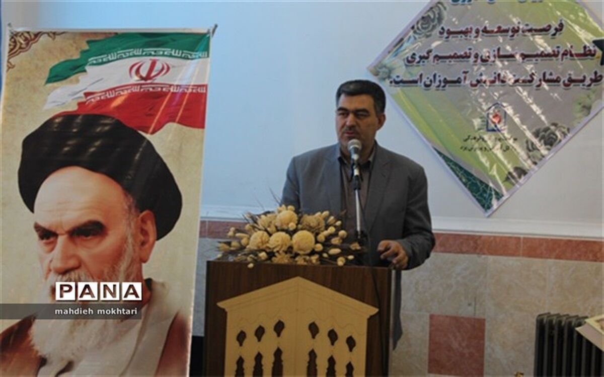 شورای دانش آموزی بازوی توانمند و مشورتی مدارس و جامعه است
