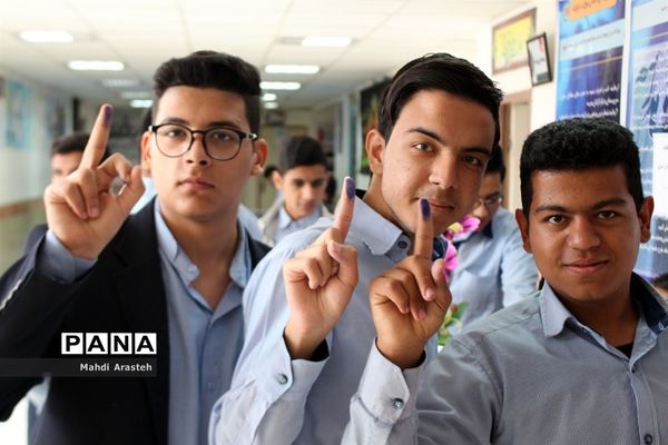 برگزاری انتخابات دانش‌آموزی در هنرستان البرزخراسان جنوبی