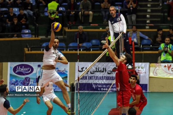 دیدار تیم‌های پیکان و دورتا ارومیه از سری رقابت‌های لیگ برتر والیبال کشور