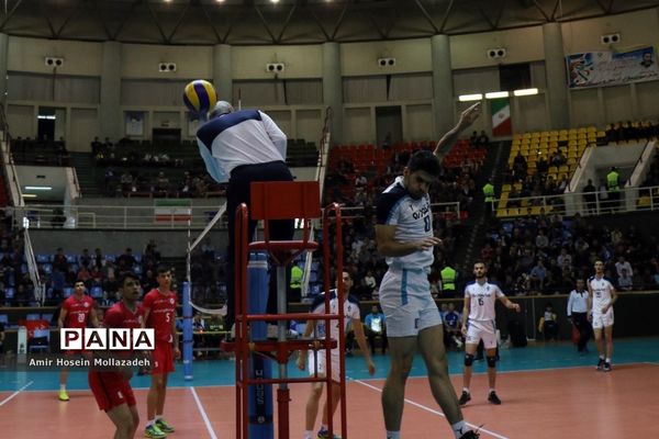 دیدار تیم‌های پیکان و دورتا ارومیه از سری رقابت‌های لیگ برتر والیبال کشور