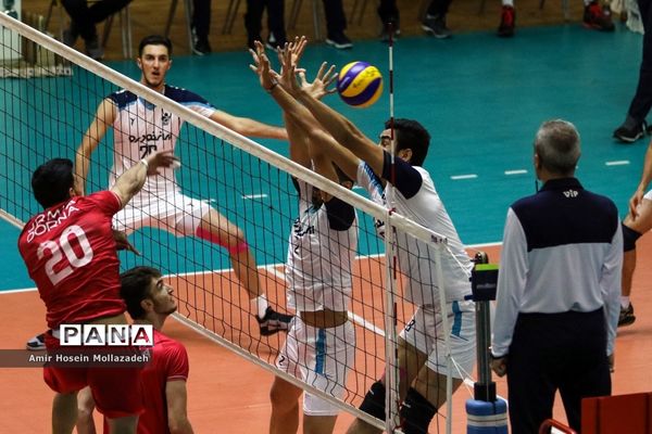 دیدار تیم‌های پیکان و دورتا ارومیه از سری رقابت‌های لیگ برتر والیبال کشور