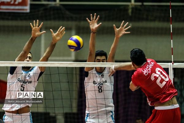 دیدار تیم‌های پیکان و دورتا ارومیه از سری رقابت‌های لیگ برتر والیبال کشور