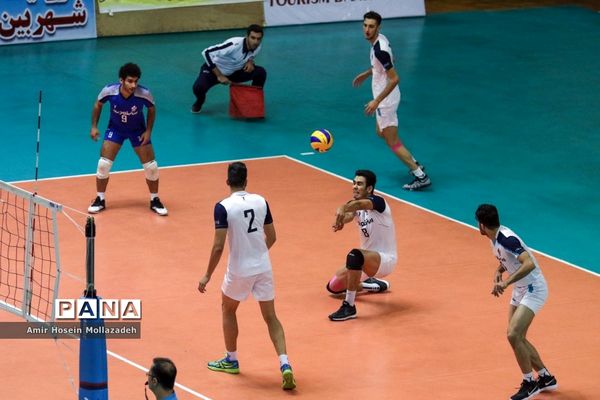 دیدار تیم‌های پیکان و دورتا ارومیه از سری رقابت‌های لیگ برتر والیبال کشور