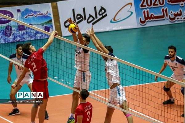 دیدار تیم‌های پیکان و دورتا ارومیه از سری رقابت‌های لیگ برتر والیبال کشور