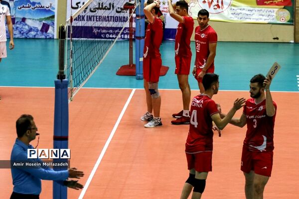 دیدار تیم‌های پیکان و دورتا ارومیه از سری رقابت‌های لیگ برتر والیبال کشور