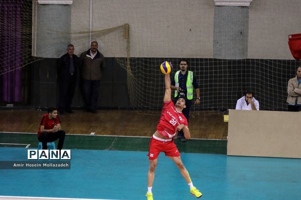 دیدار تیم‌های پیکان و دورتا ارومیه از سری رقابت‌های لیگ برتر والیبال کشور