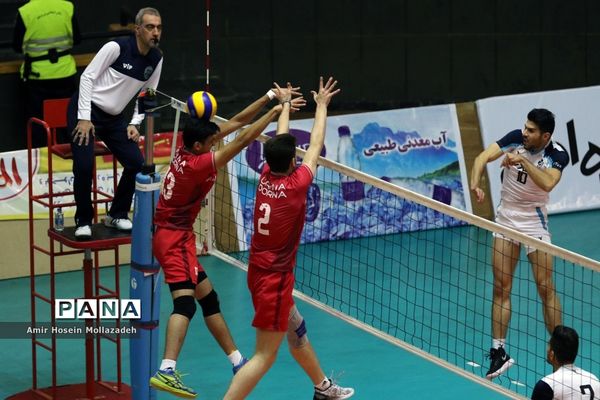 دیدار تیم‌های پیکان و دورتا ارومیه از سری رقابت‌های لیگ برتر والیبال کشور