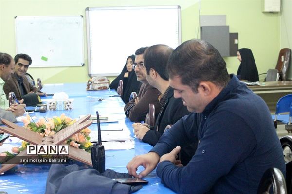 جلسه تمهید مقدمات بیستمین مانور سراسری زلزله و ایمنی در مدارس استان همدان