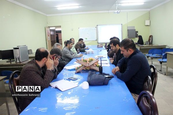 جلسه تمهید مقدمات بیستمین مانور سراسری زلزله و ایمنی در مدارس استان همدان