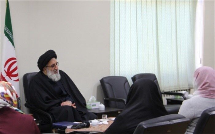 تشرف بانوی مسیحی به دین اسلام در حضور امام‌جمعه کرج