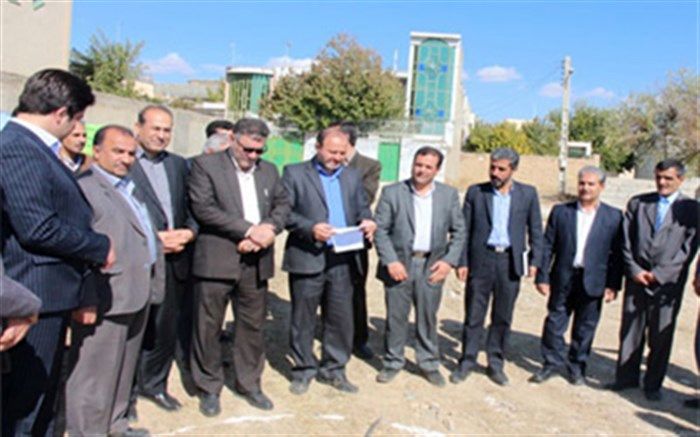 کلنگ زنی سه واحد آموزشی در مناطق سردرود و قروه درجزین