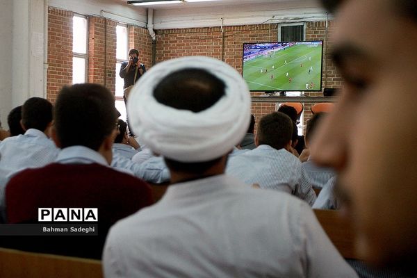 تماشای بازی پرسپولیس و کاشیما آنتلرز در دبیرستان البرز