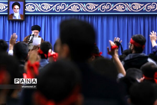 دیدار دانش‌آموزان و دانشجویان با مقام معظم رهبری