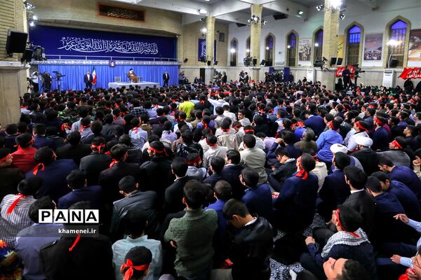 دیدار دانش‌آموزان و دانشجویان با مقام معظم رهبری