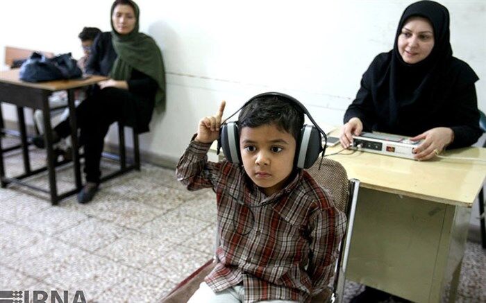 کمک هزینه پوشک دانش‌آموزان معلول و اوتیسمی پرداخت شد
