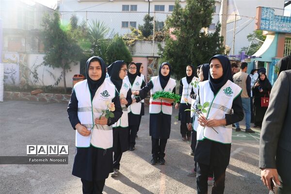 آیین نواختن زنگ استکبارستیزی در دبیرستان ابوریحان ساری