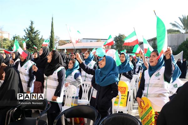 آیین نواختن زنگ استکبارستیزی در دبیرستان ابوریحان ساری