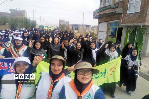 حضور پیشتازان منطقه کشاورز در راهپیمایی ۱۳ آبان