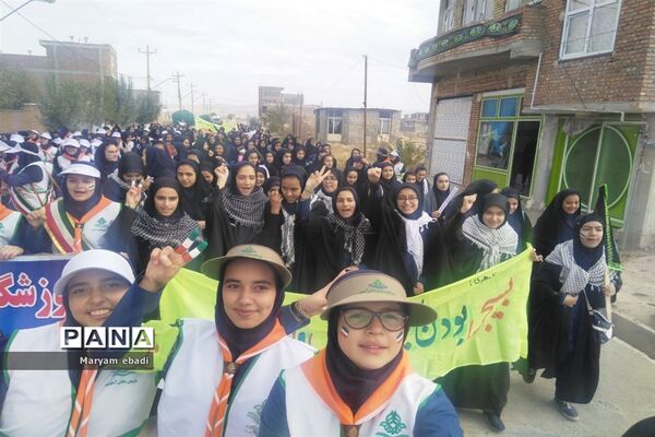 حضور پیشتازان منطقه کشاورز در راهپیمایی ۱۳ آبان