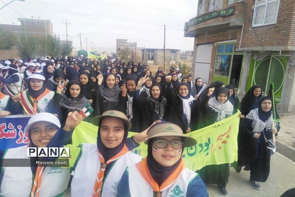 حضور پیشتازان منطقه کشاورز در راهپیمایی ۱۳ آبان