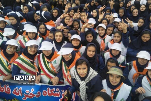 حضور پیشتازان منطقه کشاورز در راهپیمایی ۱۳ آبان