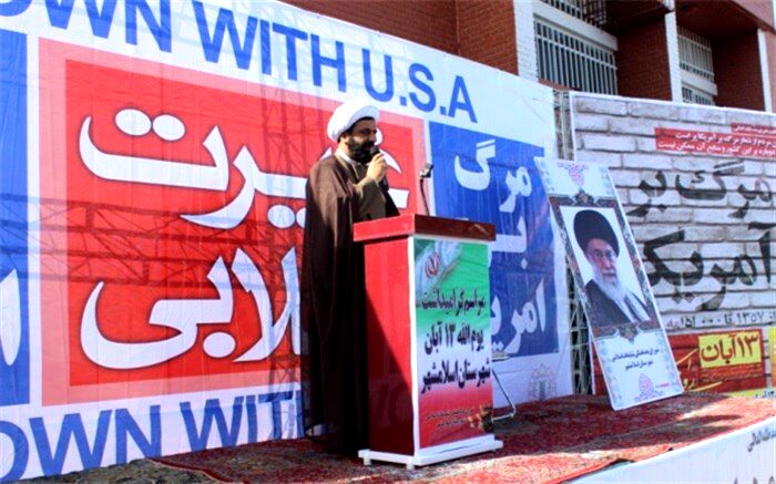 استقامت رمز موفقیت ما در مقابل استکبار جهانی است