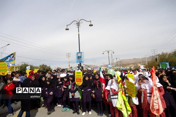 حضور یکپارچه  دانش آموزان پیشتاز استان کهگیلویه و بویراحمد در راهپیمایی 13 آبان