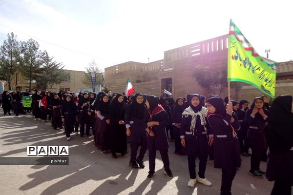 حضور یکپارچه  دانش آموزان پیشتاز استان کهگیلویه و بویراحمد در راهپیمایی 13 آبان