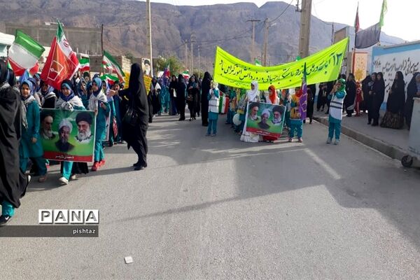 حضور یکپارچه  دانش آموزان پیشتاز استان کهگیلویه و بویراحمد در راهپیمایی 13 آبان