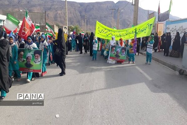 حضور یکپارچه  دانش آموزان پیشتاز استان کهگیلویه و بویراحمد در راهپیمایی 13 آبان