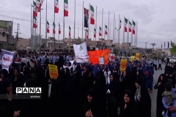 حضور یکپارچه  دانش آموزان پیشتاز استان کهگیلویه و بویراحمد در راهپیمایی 13 آبان