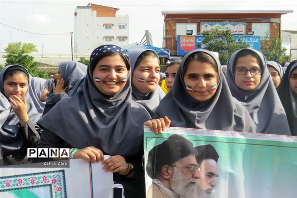 راهپیمایی روز ۱۳ آبان در محمودآباد